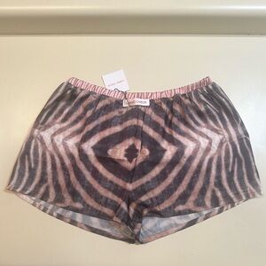 Handover samuel short zebra